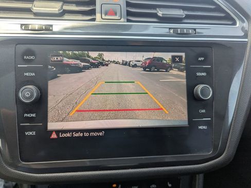 Used 2022 Volkswagen Tiguan SE image 20