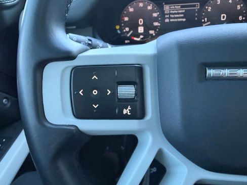 Used 2023 Land Rover Defender 110 X-Dynamic SE image 32