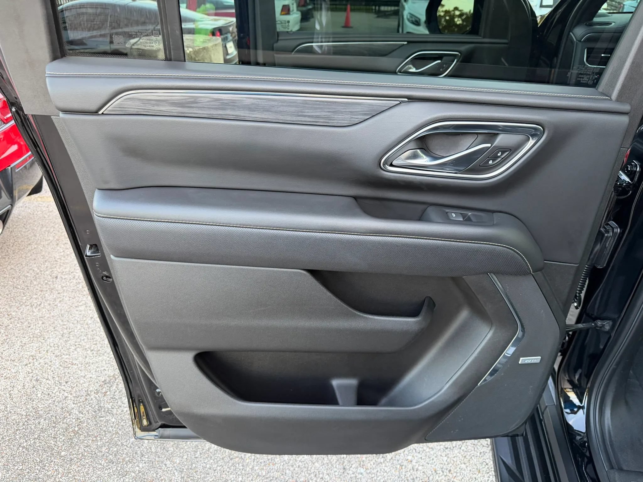Used 2023 GMC Yukon XL SLT AWD/4WD image 21