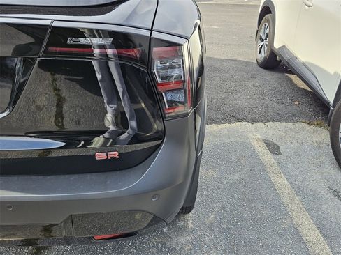 Used 2025 Nissan Kicks SR w/ Illumination Package image 10