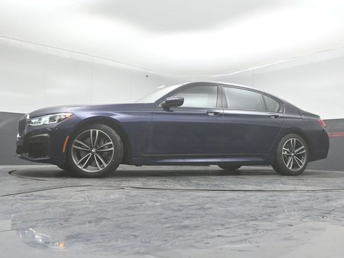 Used 2022 BMW 750i xDrive w/ Luxury Rear Seating Package image 34