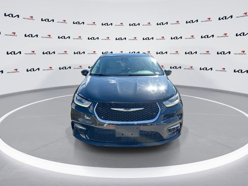 Used 2021 Chrysler Pacifica Touring-L image 3
