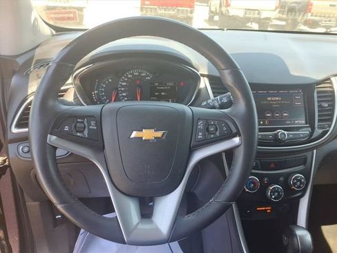 Used 2022 Chevrolet Trax LT w/ Premium Seat Package AWD/4WD image 13