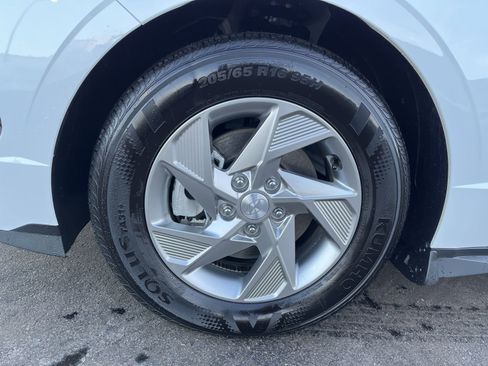 Certified 2025 Hyundai Sonata SE image 9