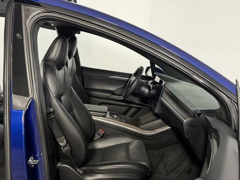 Used 2023 Tesla Model X Standard Range image 25