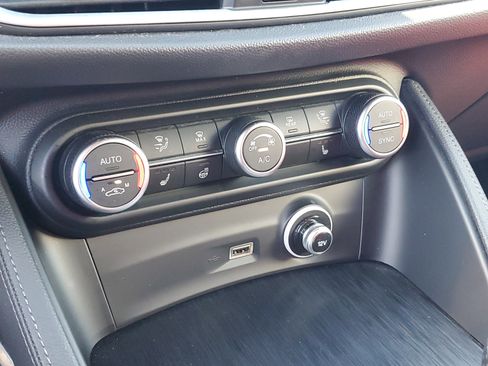 Used 2022 Alfa Romeo Stelvio Sprint image 27