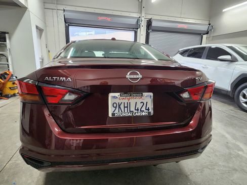 Used 2024 Nissan Altima 2.5 SV FWD image 30