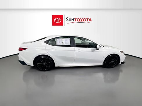 Used 2025 Toyota Camry SE image 2