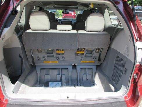 Used 2011 Toyota Sienna XLE w/ Premium Pkg FWD image 14