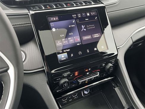 New 2025 Jeep Grand Cherokee L Altitude image 16