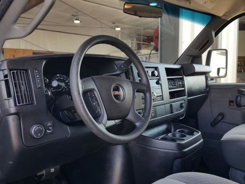 Used 2017 GMC Savana 3500 image 15