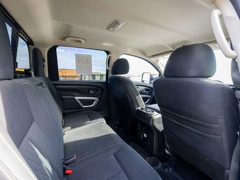 Used 2019 Nissan Titan SV w/ SV Convenience Package image 15