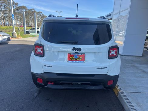Used 2017 Jeep Renegade Trailhawk image 12