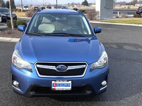 Used 2017 Subaru Crosstrek 2.0i Premium w/ Popular Package #1 AWD/4WD image 4