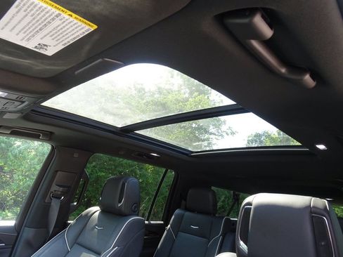 Certified 2024 Cadillac Escalade ESV Premium Luxury AWD/4WD image 10