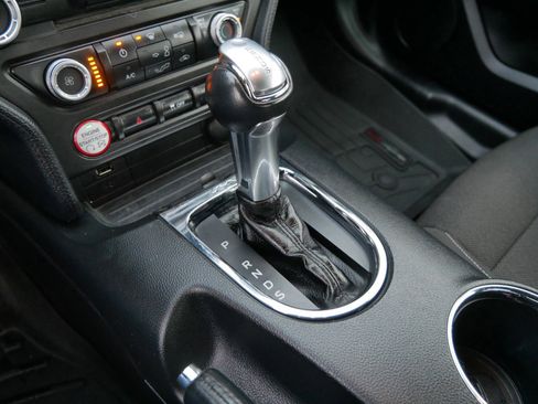 Used 2016 Ford Mustang Convertible image 20