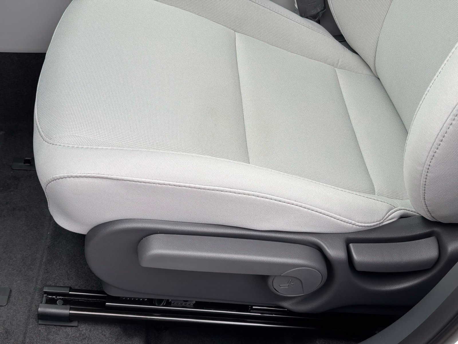 New 2027 Hyundai Kona SE FWD image 13