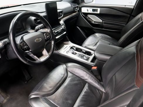 Certified 2022 Ford Explorer Platinum w/ Technology Package image 28