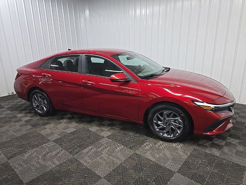 Used 2024 Hyundai Elantra SEL FWD image 1