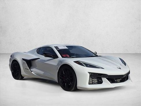 Used 2025 Chevrolet Corvette Z06 image 3