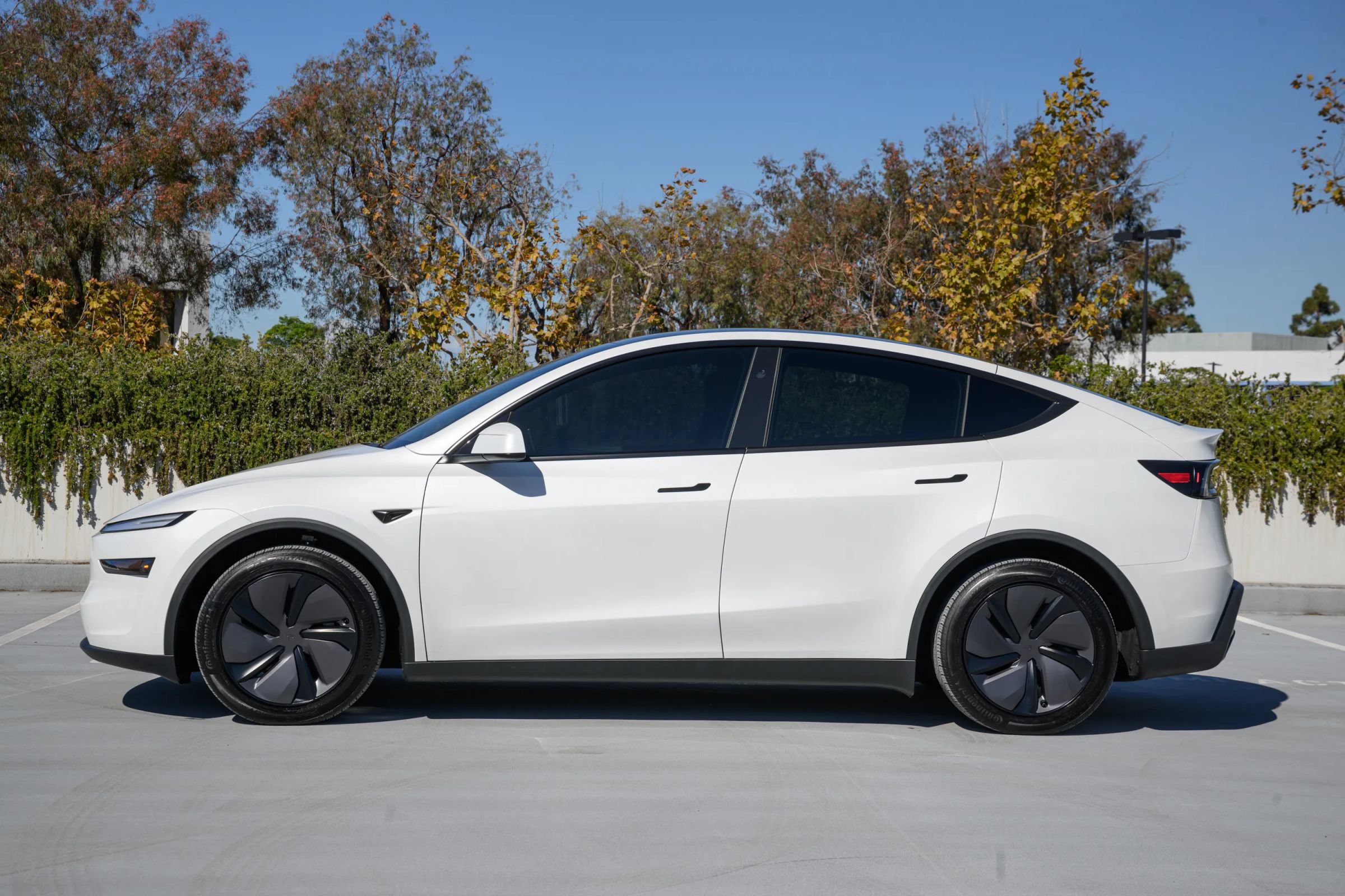 Used 2026 Tesla Model Y Long Range AWD/4WD image 2