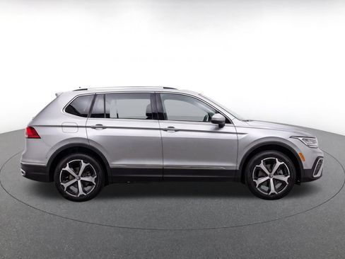 Used 2026 Volkswagen Tiguan SE AWD/4WD image 8