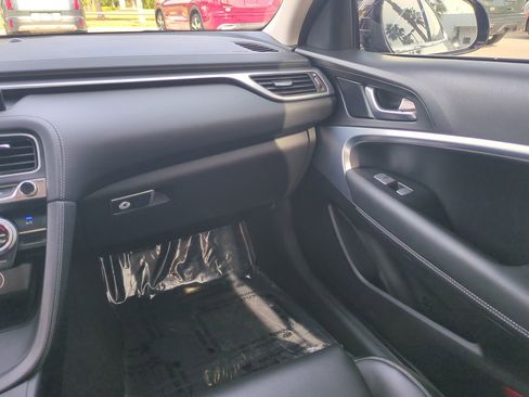 Used 2023 Genesis G70 2.0T image 15