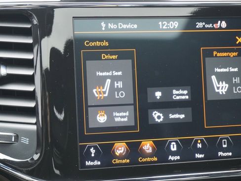 Used 2022 Jeep Grand Cherokee Laredo X image 36