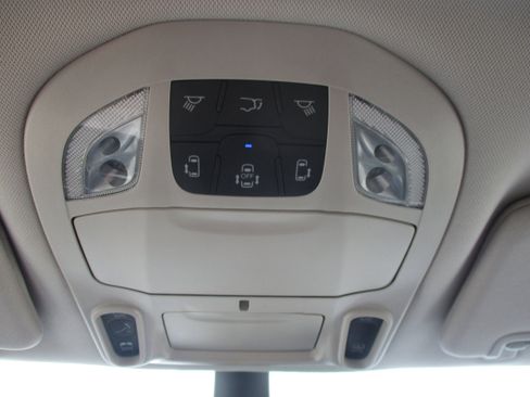 Used 2024 Chrysler Pacifica Limited FWD image 33