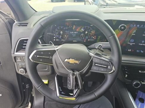 Used 2025 Chevrolet Suburban Premier AWD/4WD image 6