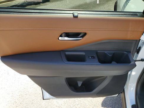 New 2026 Nissan Pathfinder Platinum AWD/4WD image 9