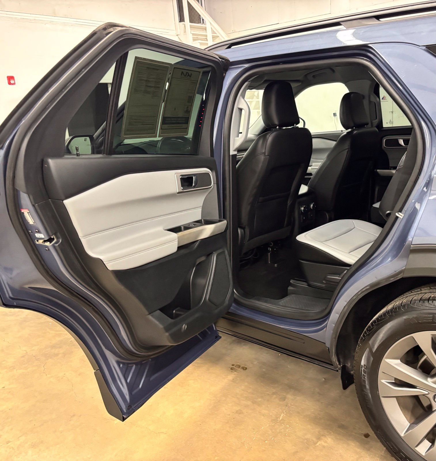 Used 2021 Ford Explorer XLT w/ Equipment Group 202A RWD image 24