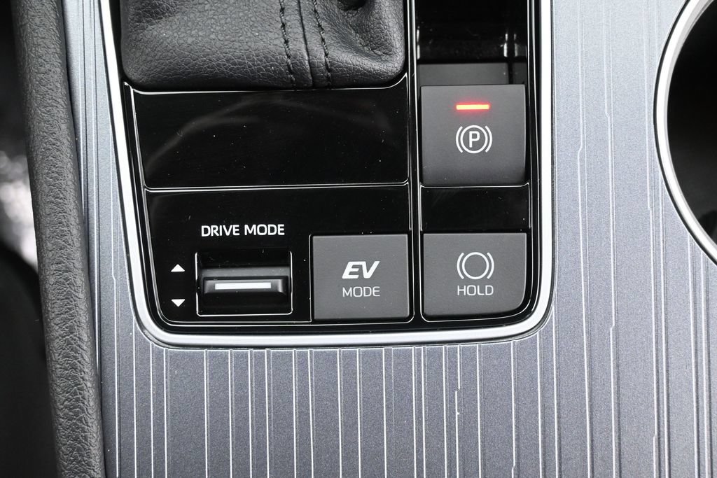 Used 2026 Toyota Sienna XLE FWD image 24