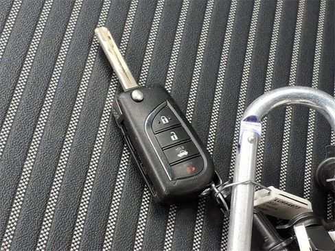 Used 2020 Toyota Camry SE image 27