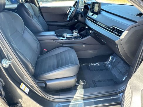 Used 2025 Mitsubishi Outlander SE image 13