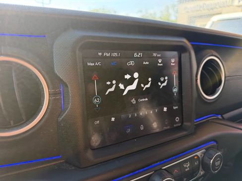 Used 2020 Jeep Wrangler Unlimited Sahara w/ Dual Top Group AWD/4WD image 21