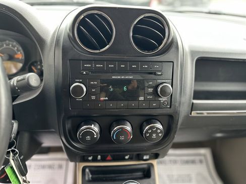 Used 2014 Jeep Patriot Latitude w/ Sun/Sound Group AWD/4WD image 14