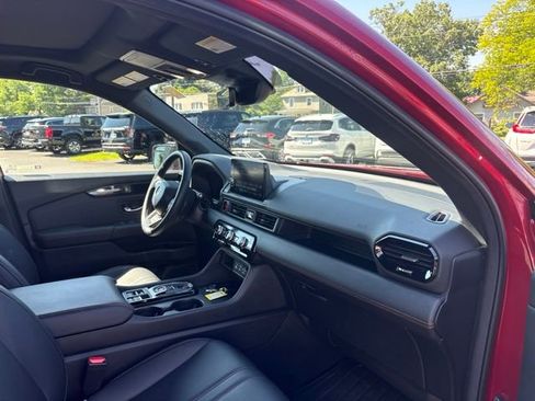 Certified 2025 Honda Pilot TrailSport image 12
