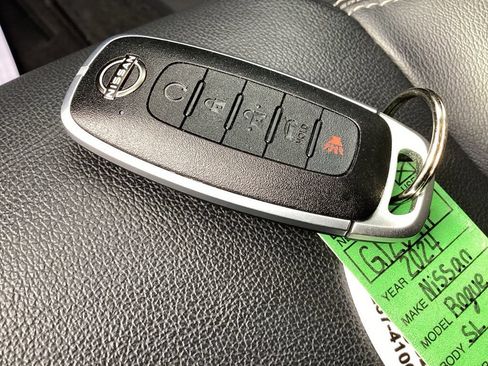 Used 2024 Nissan Rogue SL AWD/4WD image 36
