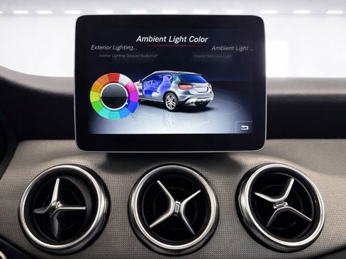 Used 2020 Mercedes-Benz GLA 250 4MATIC image 25