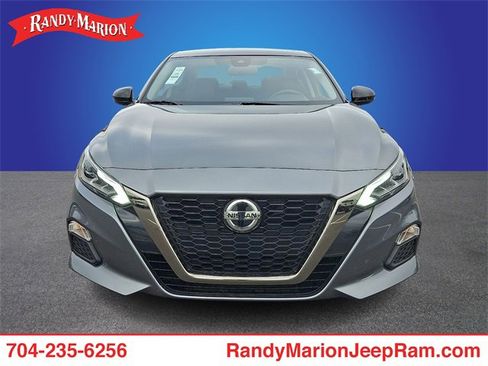 Used 2022 Nissan Altima 2.5 SR image 2