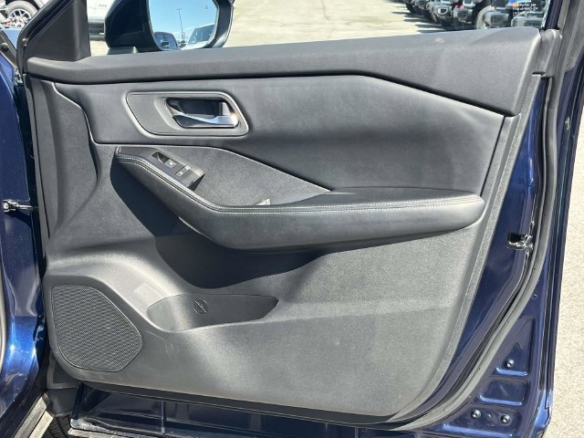 Used 2025 Nissan Rogue SV AWD/4WD image 26