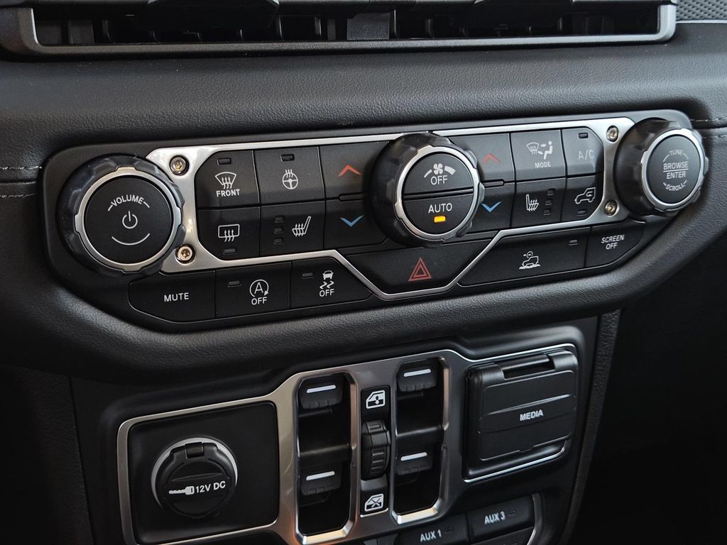 New 2025 Jeep Gladiator Rubicon w/ Convenience Group AWD/4WD image 12