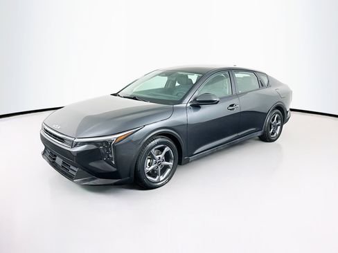 Used 2025 Kia K4 LXS image 3