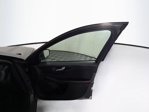 Used 2025 Ford Escape ST-Line FWD image 31
