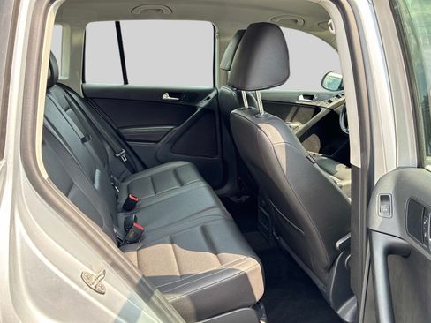 Used 2017 Volkswagen Tiguan S AWD/4WD image 11