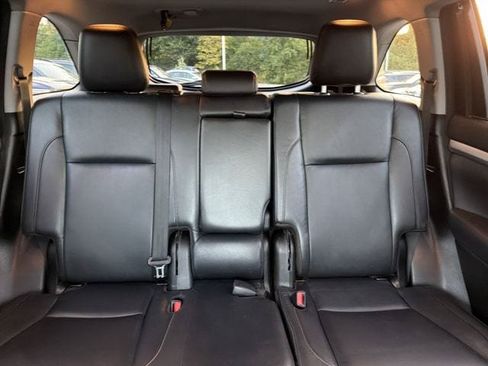 Used 2018 Toyota Highlander XLE FWD image 30