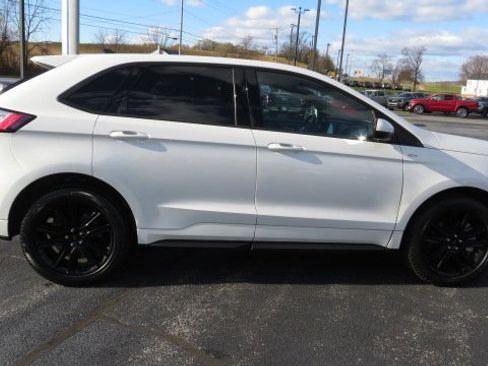 Certified 2022 Ford Edge ST-Line image 9