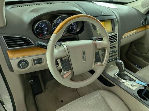Used 2010 Lincoln MKT 2WD image 11