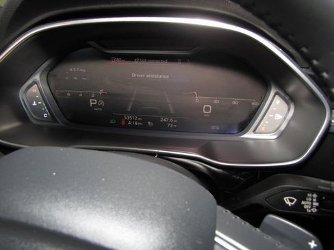 Used 2020 Audi Q3 2.0T Prestige w/ Prestige Package image 4